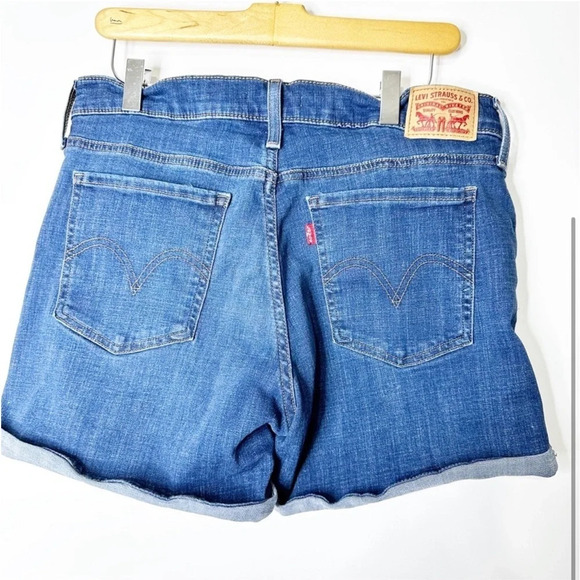 Levi's Mid Length Shorts Size 30 - Picture 3 of 3